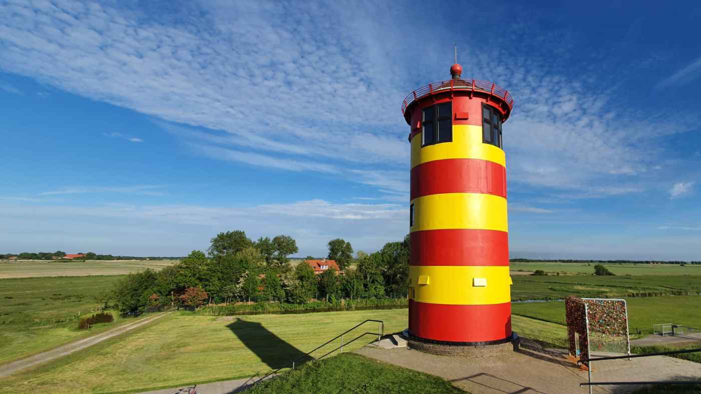 Leuchtturm in Ostfriesland nahe Greetsiel an der Nordseeküste
