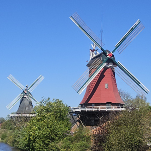 Zwillingsmühlen in Greetsiel – Sehenswürdigkeit in Ostfriesland